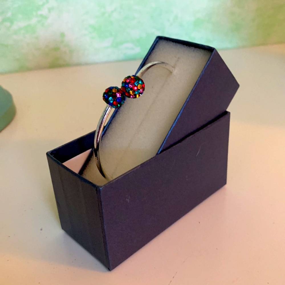 Bracelet with multicolored stones